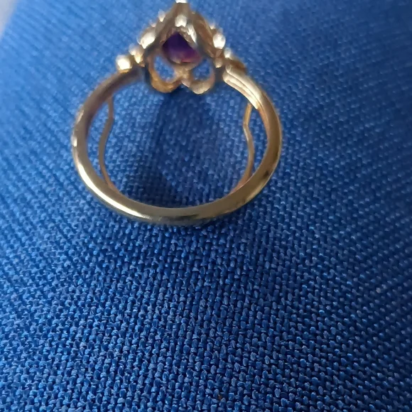 Avon Gold Ring with Deep Purple Gem - Picture 3 of 4